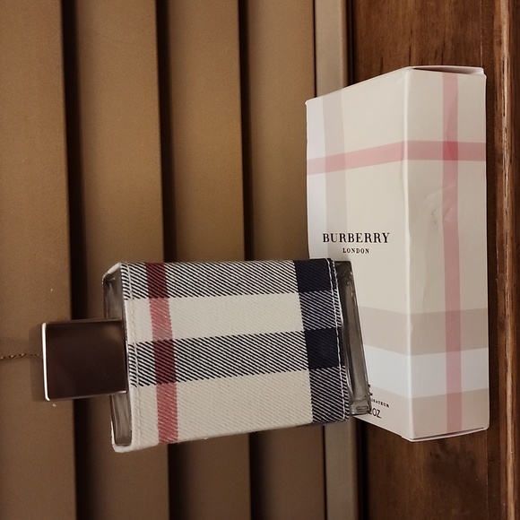 NEW Burberry London Perfume - Picture 2 of 3